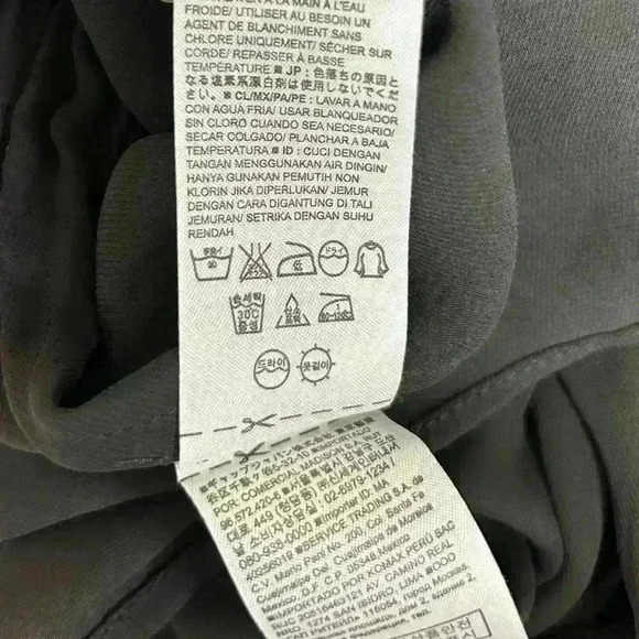 Banana Republic Charcoal Pleat Polyester Long Sleeve Size Medium Blouse - Picture 16 of 16